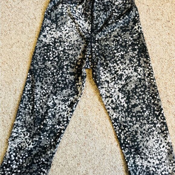 Nike Black and Gray Capris with Abstract Design - Picture 1 of 7